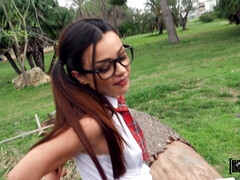 Brunette brune, Queue, Européenne, Lunettes, Italienne, Piercing, Public, Adolescente