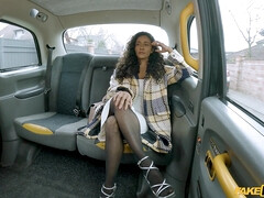 Brits, Interraciaal, Latijnse vrouw, Geld, Natuurlijke tieten, Buiten, Gezichtspunt, Vrouw