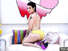 Anal, Brunette brune, Chatte, Cheveux courts, Tatouage, Adolescente, Nénés, Jouets
