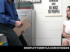 Pijpbeurt, Sperma shot, Rijpe lesbienne, Moeder die ik wil neuken, Kantoor, Politie