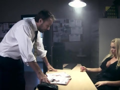 Grote lul, Grote mammen, Blond, Hondjeshouding, Groepseks, Moeder die ik wil neuken, Kantoor, Politie