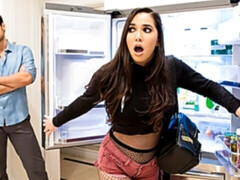 Sucer une bite, Brunette brune, En levrette, Souple, Seins naturels, Maigrichonne, Adolescente, Nénés