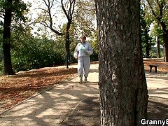 デカパイ, フェラチオ, お婆さん, 手コキする, 熟年, 母, オマンコ, 叫ぶ
