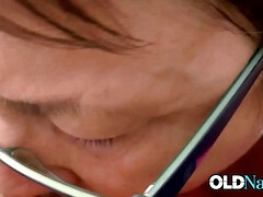 デカパイ, ディルド, お婆さん, レズビアン, なめる, 熟年, 淫乱熟女, おもちゃ