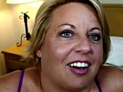 Grote mammen, Pijpbeurt, Sperma in gezicht, Vingeren, Hardcore, Rijpe lesbienne, Moeder die ik wil neuken, Tatoeage