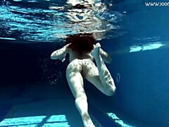 Amateur, Bikini, Morena, Latina, Afeitado, Español, Adolescente, Bajo el agua