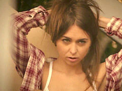 Sucer une bite, Brunette brune, Faciale, Adolescente, Plan cul à trois