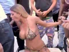 Blonde, Sucer une bite, Tir de sperme, Groupe, Interracial, Actrice du porno
