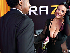 Pijpbeurt, Bruinharig, Diep in de keel, Hondjeshouding, Handbeurt, Spijkerbroeken, Rok, Tatoeage