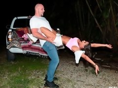 お尻, デカパイ, フェラチオ, 車, 手コキする, 異人種間, ティーン, オッパイの