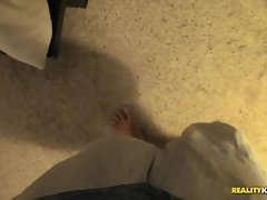 ベッドルーム, フェラチオ, 顔射, 手コキする, 現実, 赤毛, 剃毛, ガリガリ