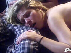 Gros cul, Grosse bite, Blonde, Sucer une bite, En levrette, Seins naturels, Cheveux courts, Nénés