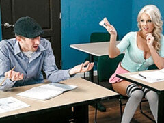 Grote kont, Grote mammen, Blond, Pijpbeurt, Likken, Kut duiken, Schoolmeisje, Tieten likken