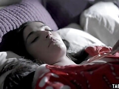 Beauté, Sucer une bite, Brunette brune, Mignonne, Gorge profonde, Queue, Naturelle, Nénés