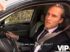 In den arsch, Grosse titten, Auto, Handjob, Pov, Realität, Strümpfe, Tätowierung