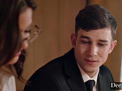 Grote mammen, Pijpbeurt, Gebondenheid, Bruinharig, Sperma in gezicht, Rijden, Tieten likken, Vrouw