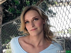 Grosser schwanz, Blasen, Natürlichen titten, Im freien, Pov, Rasiert, Dürr, Titten