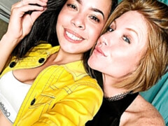 Rubia, Penetracion con dedos, Gafas, Besar, Lesbiana, Lamidas, Madres para coger, Coño