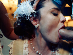 Faciale, Talons, Embrassement, Masturbation, Piercing, Cheveux courts, Jouets, Vibromasseur