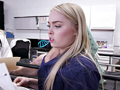 Глубокая глотка, Доктор, Сперма на лице, Вставлять, Милф, Порнозвезда, Носки, Стринги