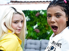 Пальцем, Поцелуи, Лесбиянка, Лизание, Белье, Натуральные сиськи, Тощие, Стриптизерша