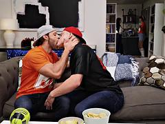 Muscular lad fucks with the pizza delivery guy in hot cam scenes