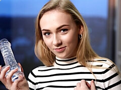 18, デカ尻, デカパイ, ブロンド, ディルド, 指いじり, ガリガリ, ストリッピング