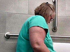 Amateur, Belle grosse femme bgf, Femelle, Mature, Culottes ou slips, Pisser, Solo, Toilettes