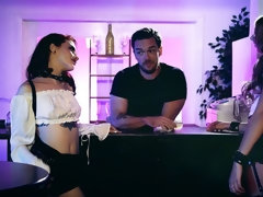 Kont, Bruinharig, Hondjeshouding, 1 man 2 vrouwen, Handbeurt, Tiener, Trio, Tieten likken