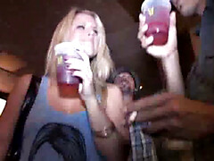 Pijpbeurt, Universiteit, Sperma shot, Handbeurt, Interraciaal, Feest, Tiener, Bekijker
