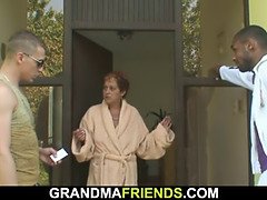 Interracial threesome with her old mommy
