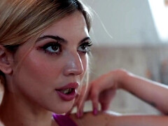 Nana, Blonde, En levrette, Européenne, Branlette thaïlandaise, Orgasme, Petite femme, Pov