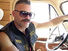 Blasen, Braunhaarige, Auto, Kehlenfick, Hundestellung, Hardcore, Realität, Schlampe