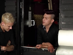 18 ans, Sucer une bite, Queue, Branlette thaïlandaise, Hard, Hd, Branler, Tatouage