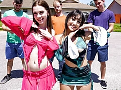 18 ans, Gros cul, Grosse bite, Sucer une bite, En levrette, Seins naturels, Adolescente, Nénés