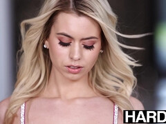 ブロンド, フェラチオ, イマラチオ, 手コキする, ハードコア, 下着, 小柄, オッパイの