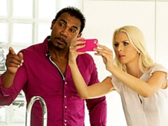 黒人, ブロンド, フェラチオ, 手コキする, 異人種間, なめる, 淫乱熟女, 剃毛