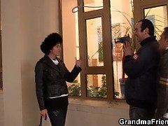 Oma, Behaart, Hd, Lingerie, Reif, Reiten, Strümpfe, Flotter dreier