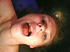 18 ans, Nana, Blonde, Sucer une bite, Plantureuse, Partouze, Seins naturels, Fête