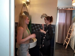 18 ans, Grosse bite, Fait maison, Pov, Chatte, Maigrichonne, Jarretelles, Plan cul à trois