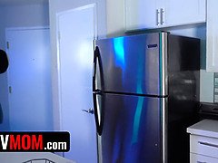 Gros seins, Sucer une bite, Femme couguar, Tir de sperme, Gorge profonde, Léchez, Chatte, Criant