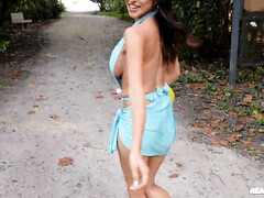 Gros cul, Gros seins, Sucer une bite, Brunette brune, Plantureuse, Tir de sperme, Nénés, Épouse