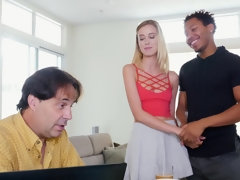 Grosse bite, Sucer une bite, En levrette, Petite amie, Hard, Interracial, Chevaucher, Maigrichonne