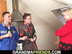 ブロンド, 巨乳な, チェコ, お婆さん, 熟年, 現実, ティーン, 三人