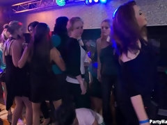 素人, 顔射, 女, なめる, ストッキング, フェラする, スインガー, オッパイの