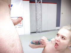 Gros cul, Sucer une bite, En levrette, Tatouage, Catch