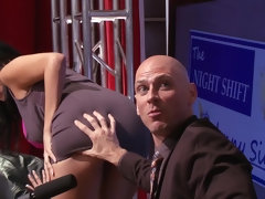 Grote lul, Grote mammen, Bruinharig, Sperma shot, Vingeren, Likken, Natuurlijke tieten, Kantoor