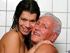 Arschlecken, Bad, Blasen, Handjob, Küssen, Jungendliche (18+), Titten, Nass