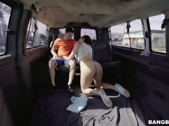 Sucer une bite, Brunette brune, Bus, En levrette, Poilue, Fille latino, Chevaucher, Avaler