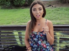 Leie, Arsch, Braunhaarige, Schwanz, Hundestellung, Europäisch, Handjob, Öffentlich